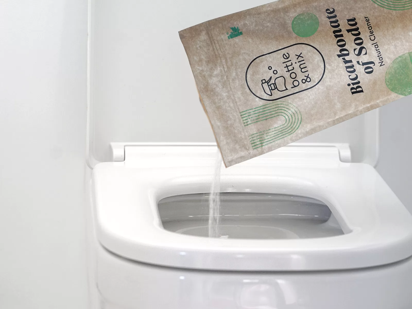 Using Bicarbonate of Soda for Deodorizing the Toilet